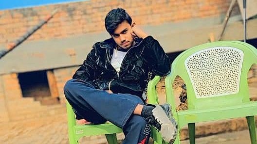 नोमान की तस्वीर.