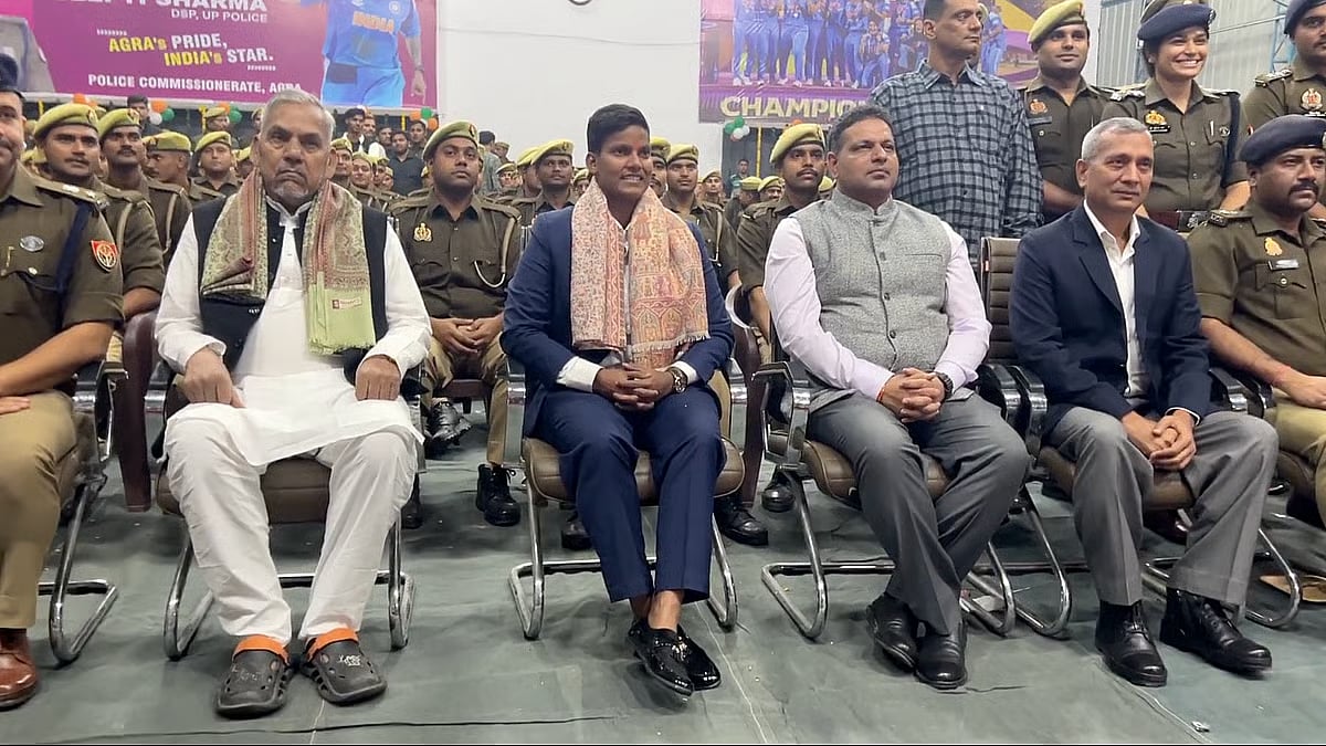 Deepti and her father (left) at the UP police felicitation ceremony,