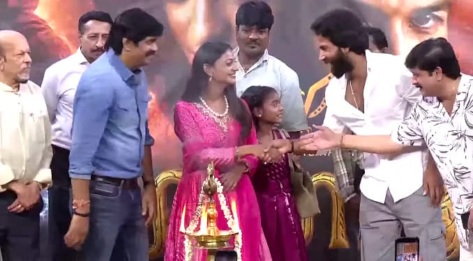 Monalisa Bhosle and Farman Khan at the pooja ceremony of the Malayalam film Nagamma in August 2025. The couple later said this was where they first met before eventually marrying in Kerala months later. (Screengrab/Manorama News)