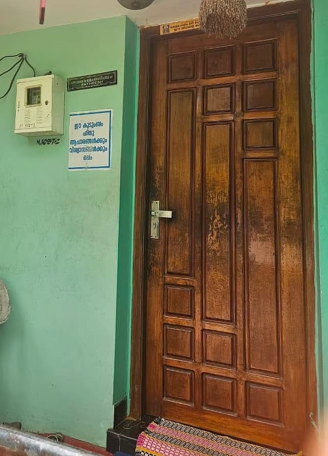 The notice saying, "“This family adheres to Hindu traditions and beliefs.”