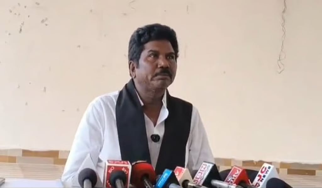 Perupogu Venkateswara Rao, father of deceased Kranti Kumar demanding justice
