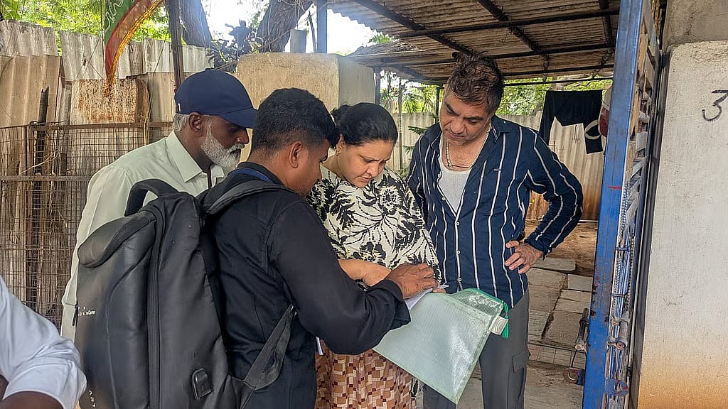 (From L to R) Anand Kumar, a BLO in the Secunderabad constituency, along with his employee Babu, is helping Shoukath Sultana and her husband Sadiq Ali.