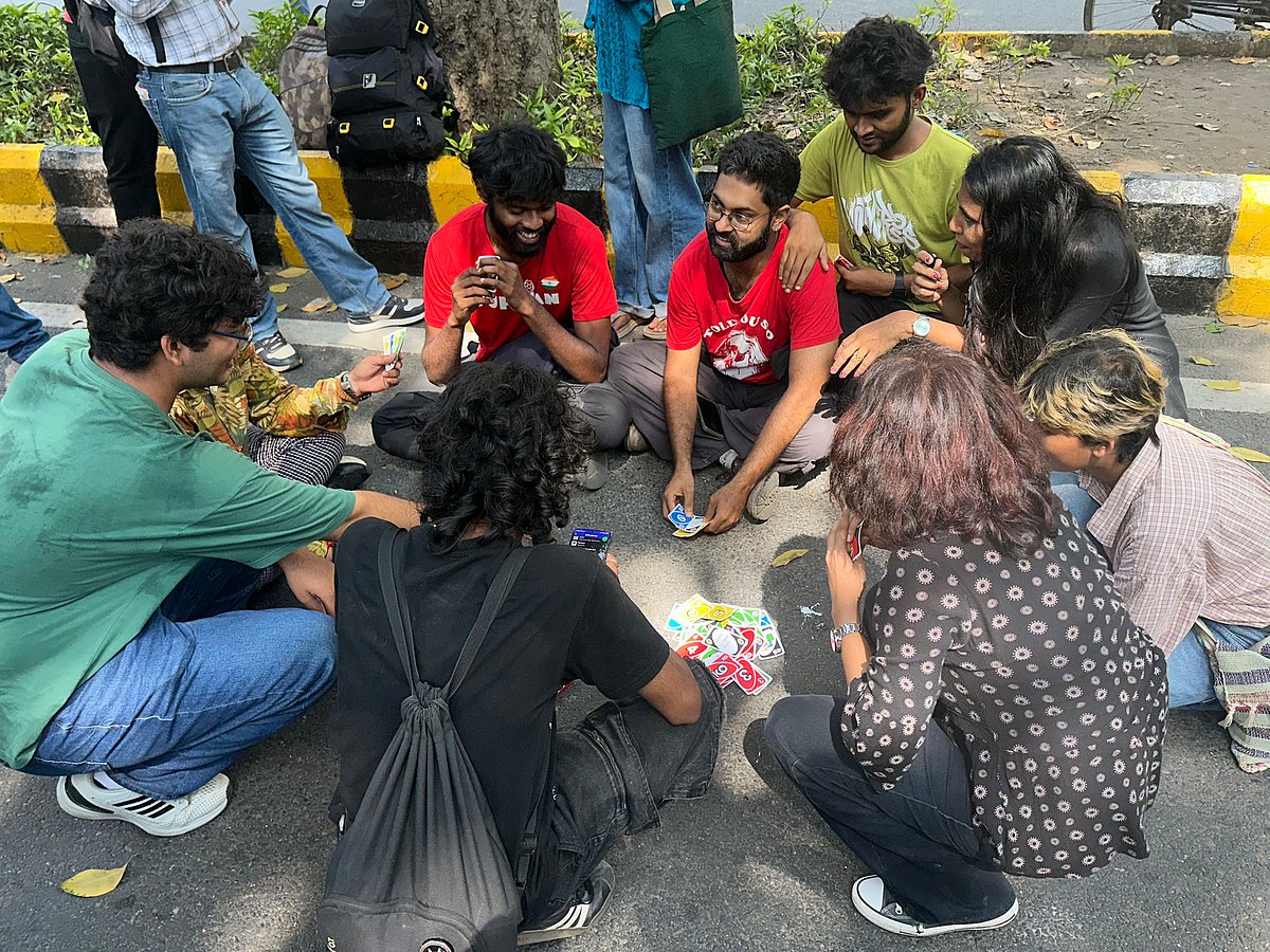 Protestors play UNO at Tolstoy Marg