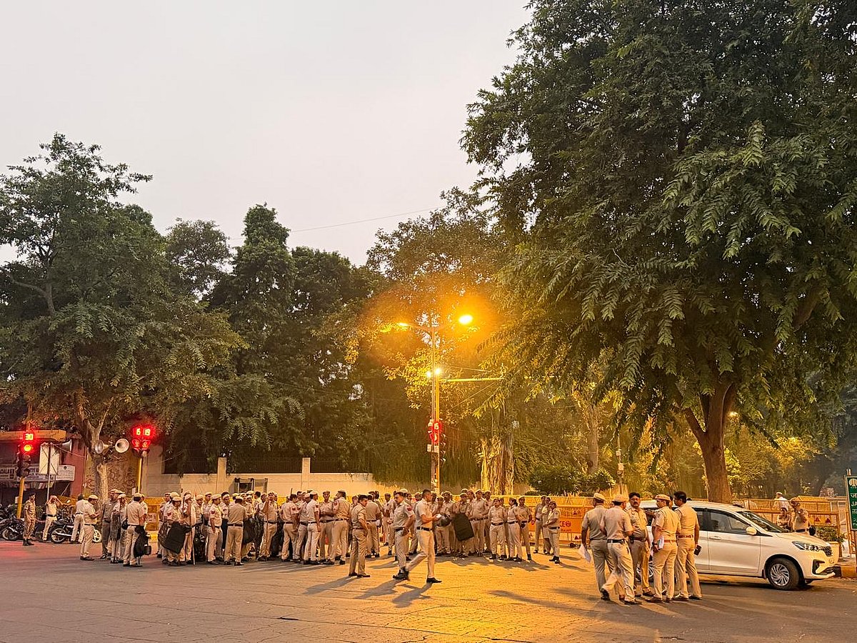 On the morning of October 10, the area around Jantar Mantar had become a police fortress.