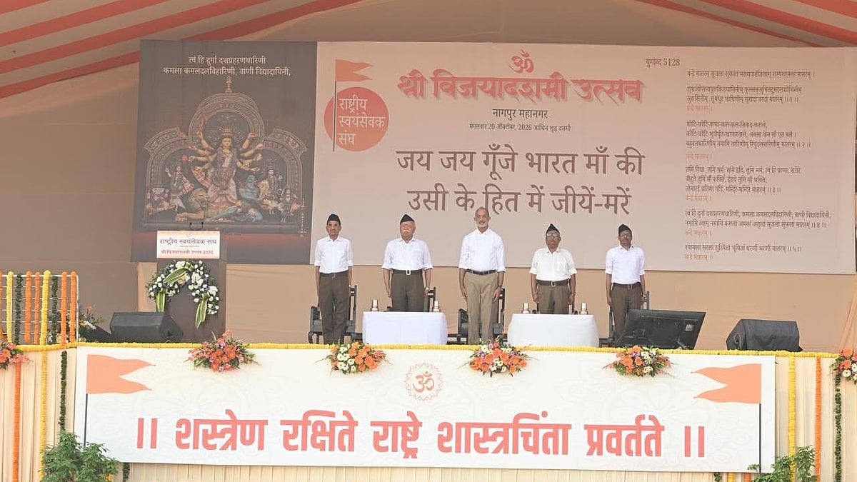 नागपुर के कार्यक्रम में संजय गुप्ता (बीच में)