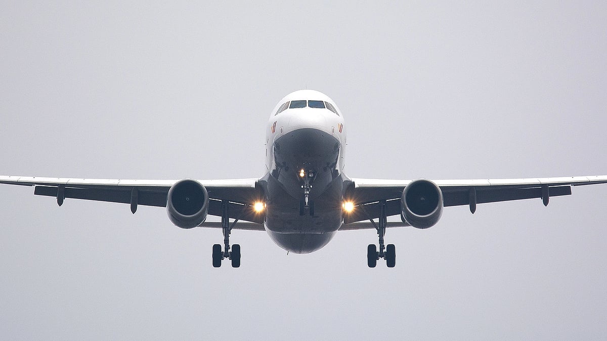 உலகின் நீளமான விமானப் பாதை எது? நேர்கோட்டை தவிர்த்து வளைந்த பாதையை தேர்வு செய்வது ஏன்?