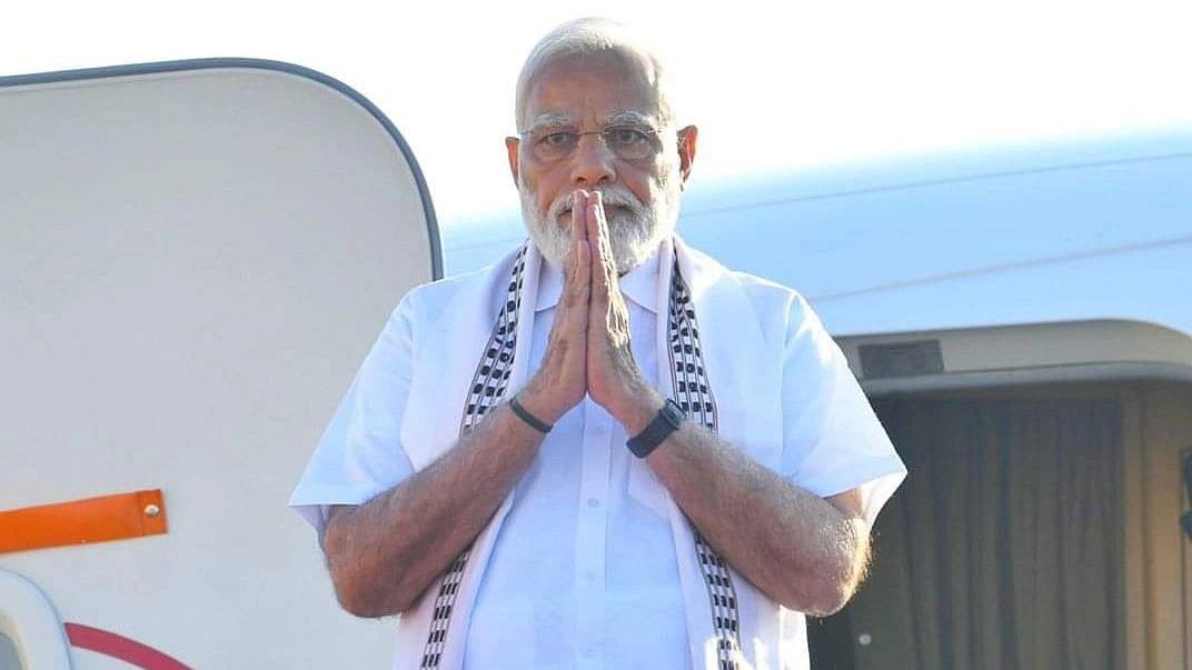 RSSன் பிரசாரகர் டு அரசியல்வாதி - மோடிக்கும் மோர்பிக்கும் உள்ள தொடர்பு என்ன? | Video