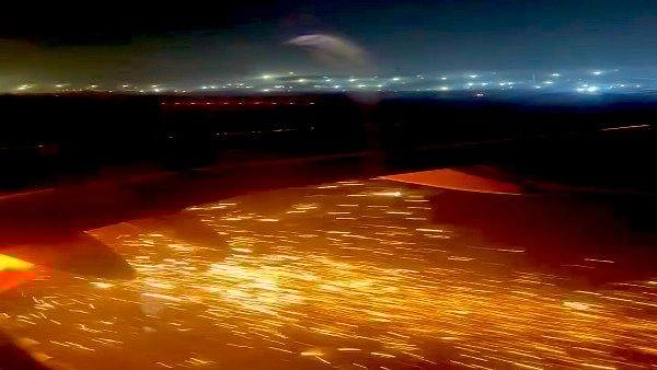 IndiGo விமானத்தில் திடீர் தீ விபத்து;  பயணிகளின் நிலை என்ன?