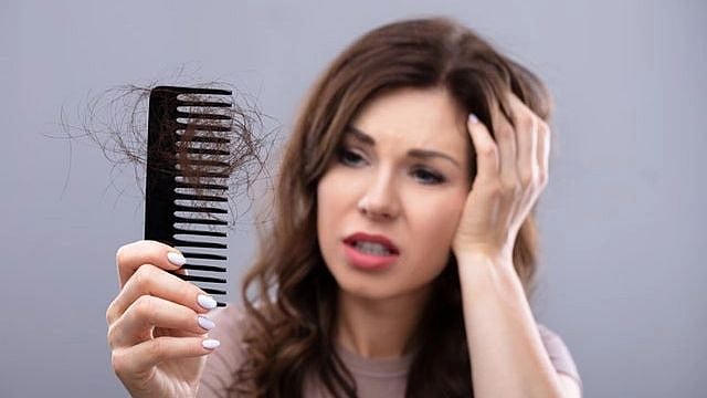 மழைக்காலத்தில் அதிகரிக்கும் முடி உதிர்வு - தடுக்க உதவும் 3 உணவுப் பொருட்கள்