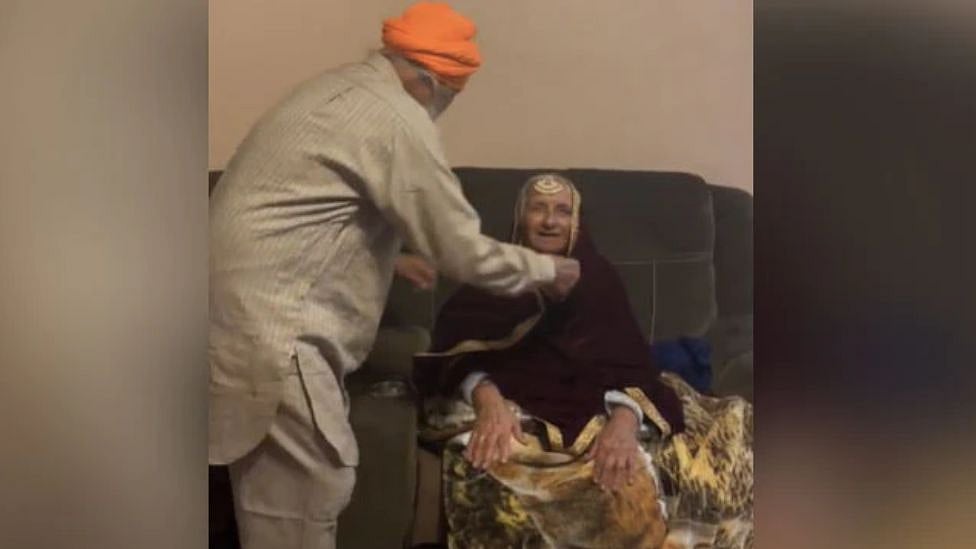 மணப்பெண் போல அலங்கரித்து சர்ப்ரைஸ் கொடுத்த மனைவி ; பூரித்த கணவன் - வைரல் வீடியோ