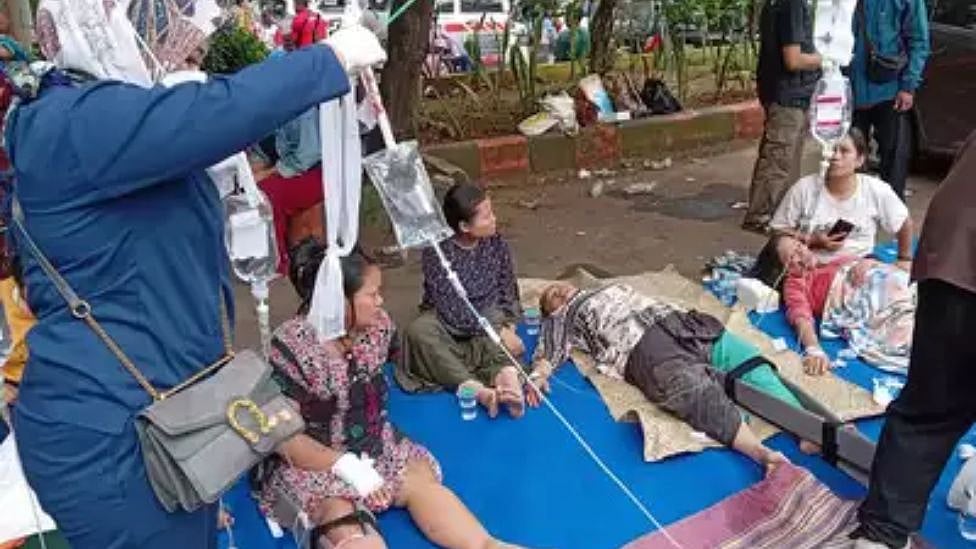 Indonesia : இந்தோனேசியாவில் ஏற்பட்ட சக்திவாய்ந்த நிலநடுக்கம் : 40 பேர் பலி 