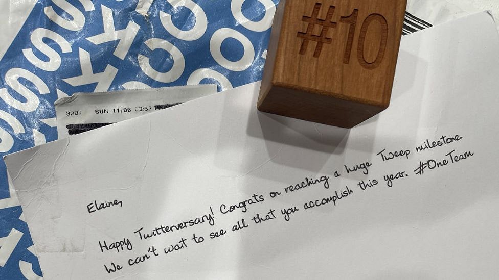 Twitter: பணி நீக்கம் செய்யப்பட்ட ஊழியருக்கு பரிசளித்த நிறுவனம் - என்ன காரணம்?