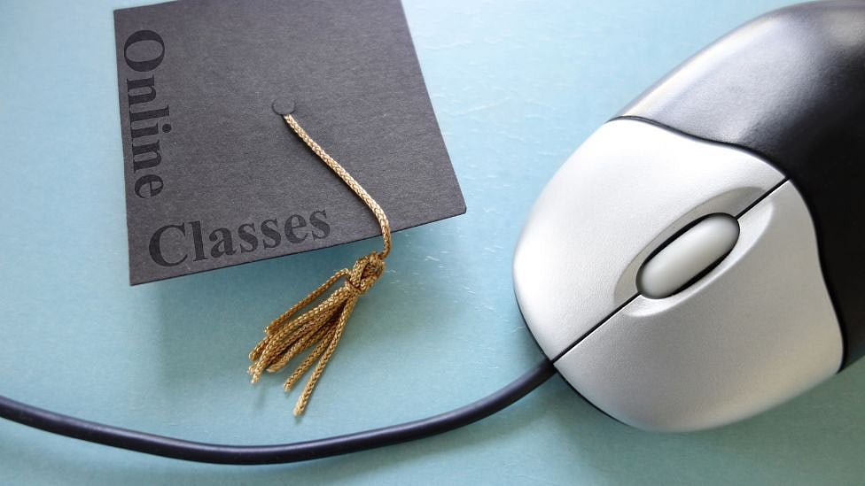 ஆன்லைன் வகுப்பால் குறைந்த 'அழகான'  மாணவிகளின் மதிப்பெண்கள் - ஆய்வில் அதிர்ச்சி தகவல்