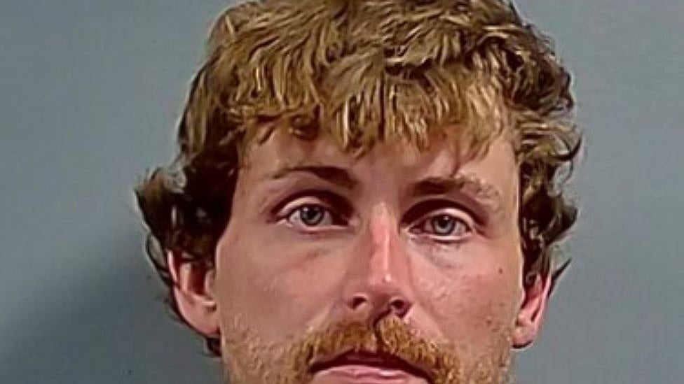 பாத் டப்பில் குளியல்; செகுசு மெத்தையில் உறக்கம் - ஆடம்பரத்துக்கு ஆசைப்பட்ட ஆசாமி கைது!