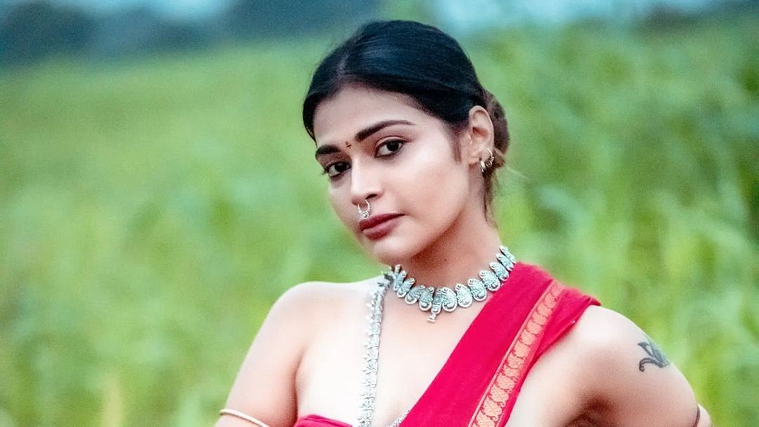 பூங்குழலி ஆடையில் மயக்கும் தர்ஷா குப்தா; கண்கவரும் புகைப்படங்கள்!