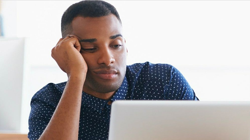 சிடுமூஞ்சாக இருந்ததால் பறிபோன வேலை - நீதிமன்றத்தை நாடிய ஊழியருக்கு என்ன நடந்தது?