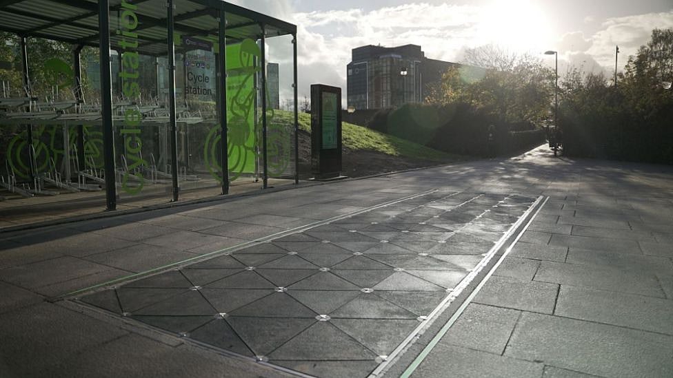 Walking சென்றால் மின்சாரம் உருவாகும்! புதிய வகை நடைப்பாதை - எங்கே?