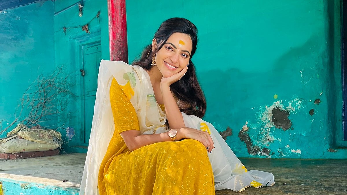 ”மாலை நிலவின் மரகத மஞ்சள்” - அதுல்யா ரவியின் அட்டகாச புகைப்படங்கள்