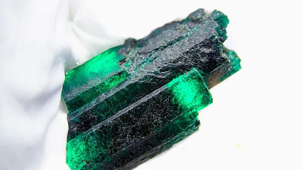 உலகிலேயே பெரிய மரகத கல் : 15.05 கிலோ எடை - விலை மதிப்பு என்ன?