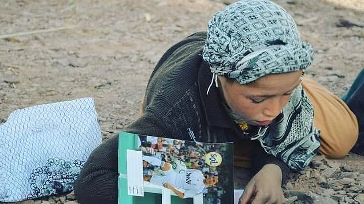 ஆப்கானிஸ்தான் : பெண்கல்வியை ஒடுக்கும் தாலிபான்களுக்கு சவால் விடும் ஹசாரா பெண்கள்!