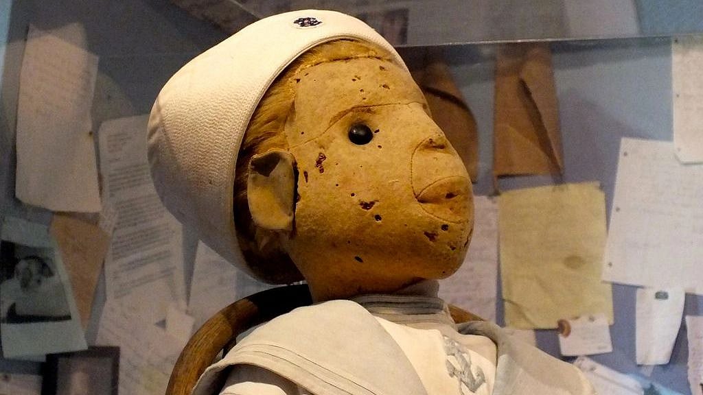 உலகிலேயே பயங்கரமான 'பேய் பொம்மை' - அருங்காட்சியத்தில் வைக்க காரணம் என்ன?