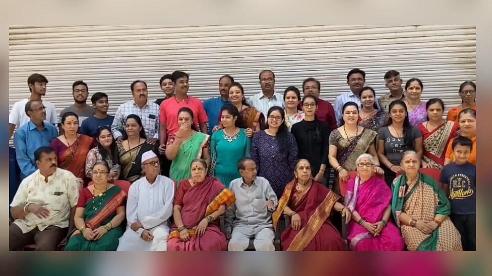 72 பேர், 15 கிலோ காய்கறி, 20 லிட்டர் பால்: மராட்டியத்தில் ஓர் அடடே குடும்பம்