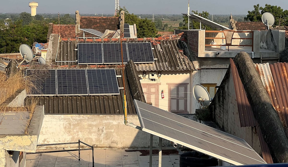 சூரிய கோவில் அடையாளமாக சூரிய மின்சக்தி: 100% சோலாரில் செயல்படும் ஒரு அடடே கிராமம்!