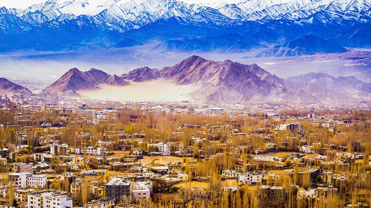 புத்தாண்டில் பாஸிடிவ் அனுபவங்கள்: ரூ.10,000 செலவில் சுற்றிபார்க்க 6 சுற்றுலா தலங்கள்! 