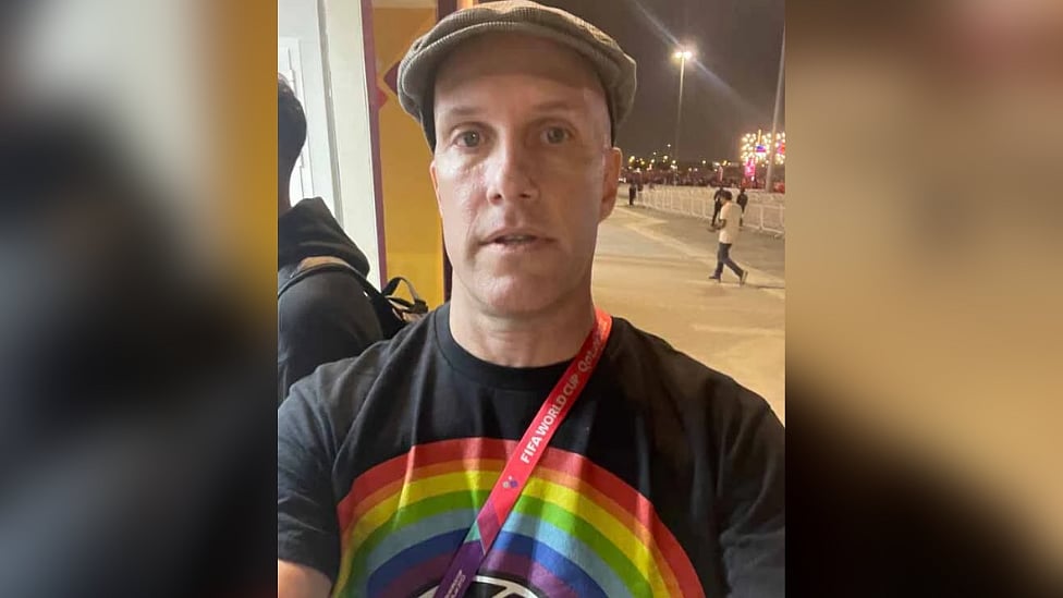 Qatar: Football ஸ்டேடியத்தில் LGBTQ ஆதரவு பத்திரிகையாளர் மரணம்- கத்தார் மீது குற்றச்சாட்டு