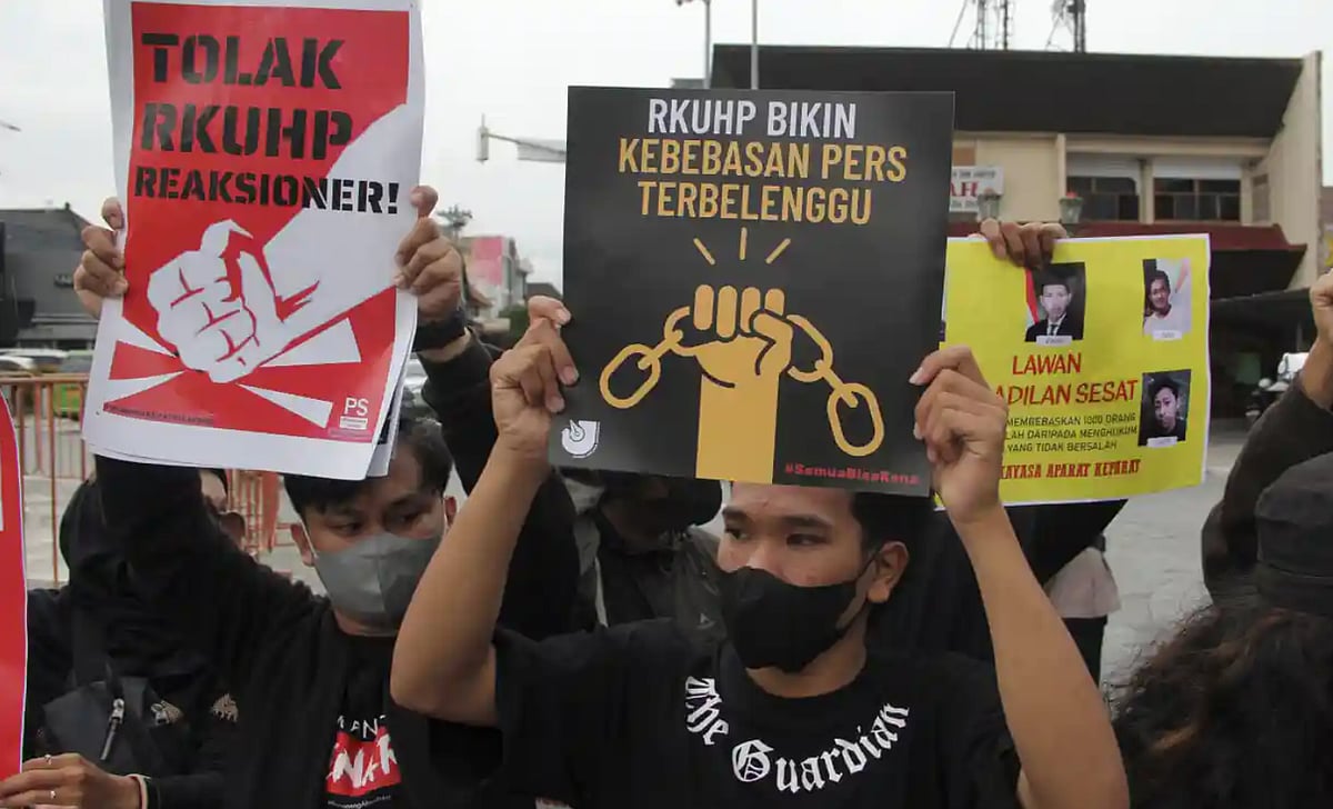 இந்தோனேசியா: திருமணத்துக்கு முன் உடலுறவு கூடாது, கம்யூனிசம் தடை - சர்ச்சையாகும் சட்டங்கள்?