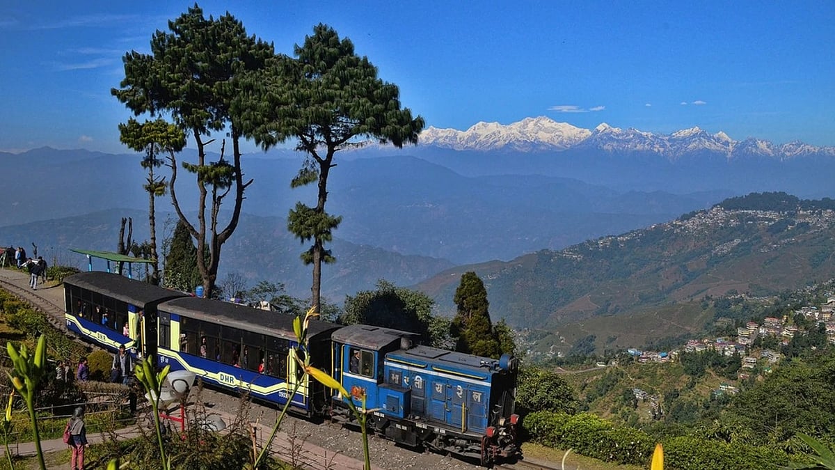 Indian Railway : இந்தியாவில் நிச்சயம் பயணிக்க வேண்டிய 10 அழகிய ரயில் பாதைகள் | Photos