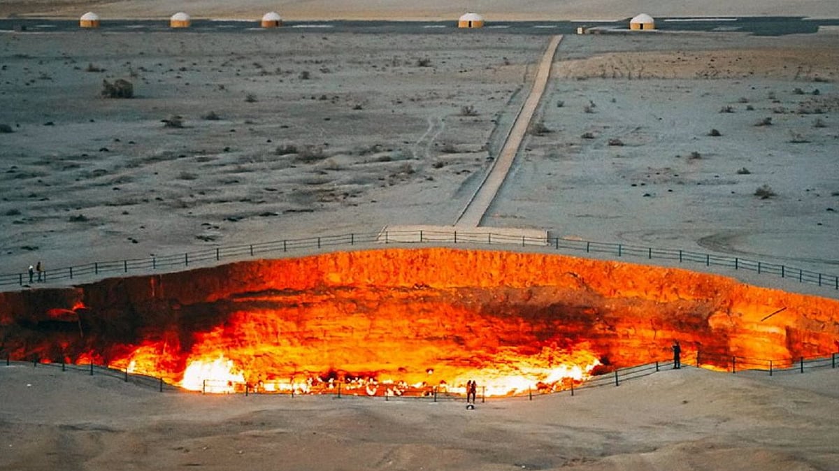 மரண பள்ளத்தாக்கு முதல் ரத்த பனிப்பாறை வரை : அழகும் ஆபத்தும் நிறைந்த 20 சுற்றுலா தளங்கள்