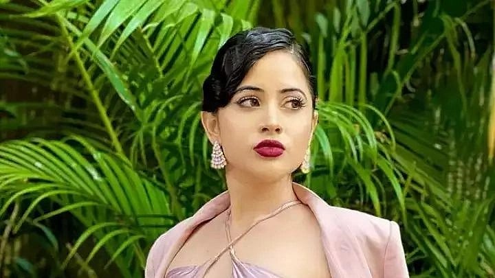 Urfi Javed: ஜான்வி கபூரை பின்னுக்கு தள்ளிய நடிகை! அதிகம் தேடப்பட்ட ஆசிய பிரபலம் இவர் தான்!