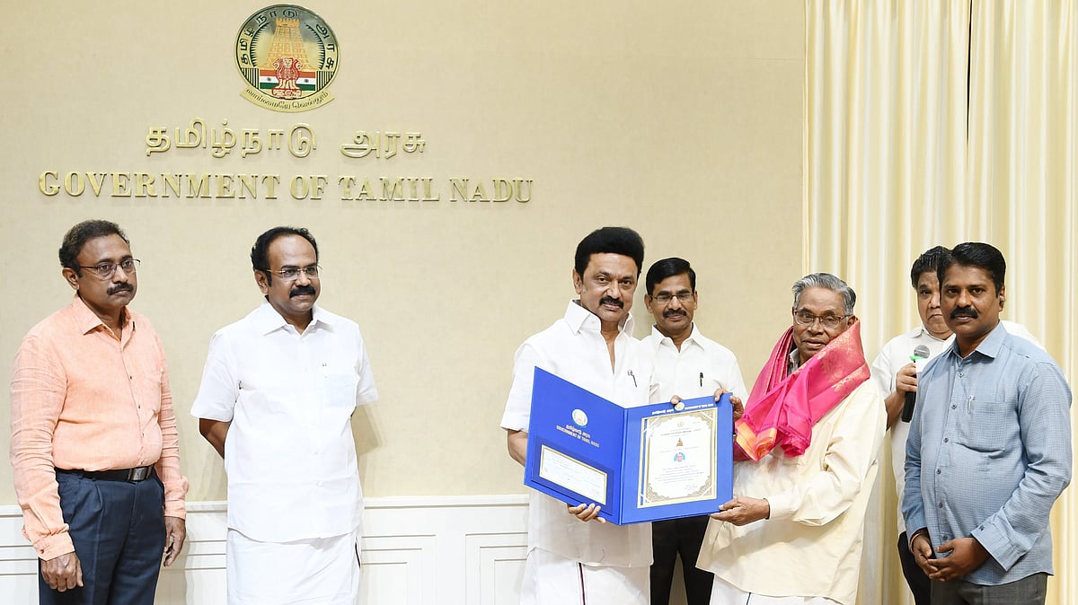 Tamil Live News : 38 அறிஞர்களுக்கு தமிழ் செம்மல் விருதுகளை வழங்கினார் முதல்வர் ஸ்டாலின்