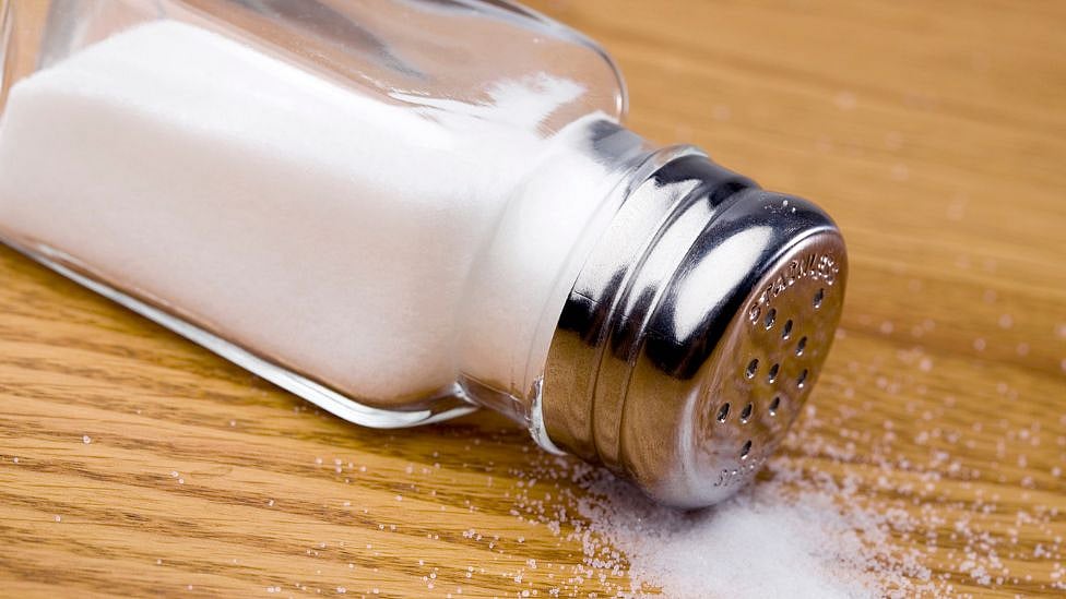 உப்பு கூடினால் ஆயுள் குறையும் : சுவையை இழக்காமல் உப்பைக் குறைக்க 6  வழிகள்