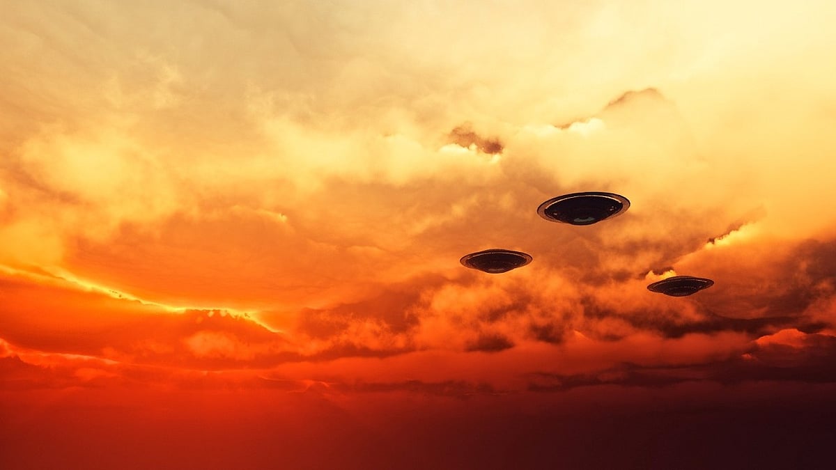 UFO பறக்கும் தட்டுகள் : ஏலியன்களா, எதிரிகளா?  அச்சத்தில் அமெரிக்கா - விரிவான தகவல்கள்