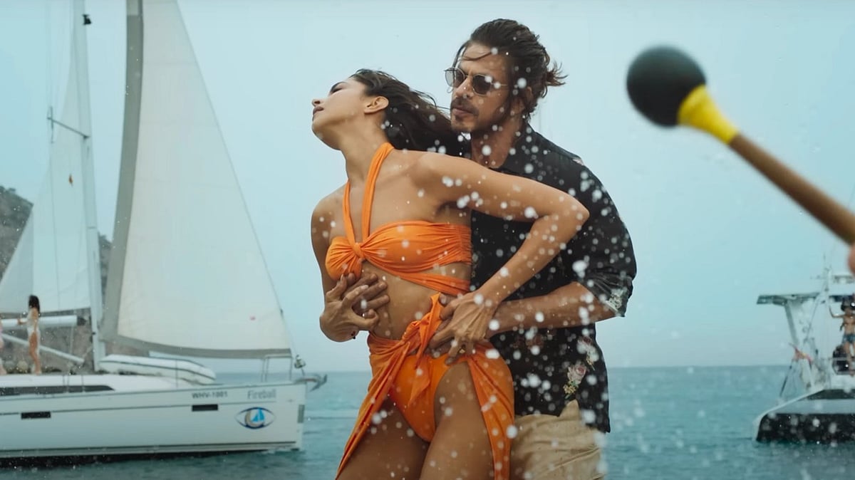 Pathaan: காவி பிகினியில் நடிகை; சர்ச்சையை கிளப்பிய ஷாருக்கான் பாடல்- வலுக்கும் எதிர்ப்பு