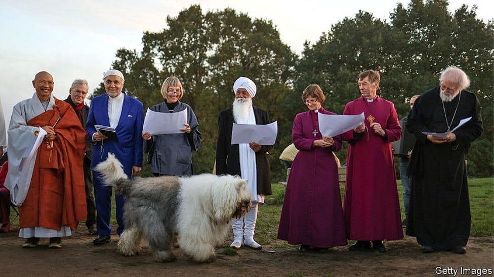 பிரிட்டனில் குறையும் கிறிஸ்தவர்கள்: மத நம்பிக்கையை இழக்கின்றனரா மக்கள்?