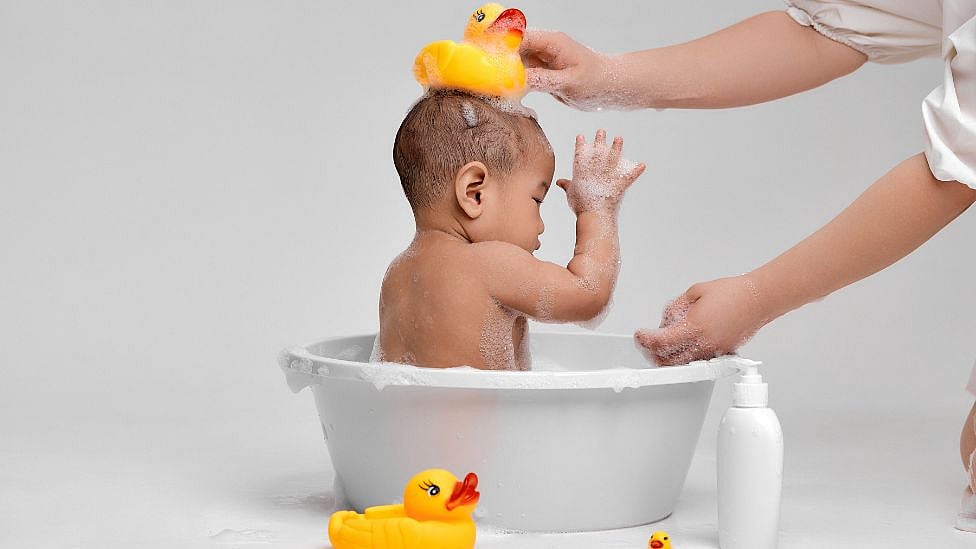 குழந்தைகளை தினமும் தலைக்கு குளிக்க வைத்தால் என்ன பிரச்னை  வரும்? - Dr. Poornima Explain