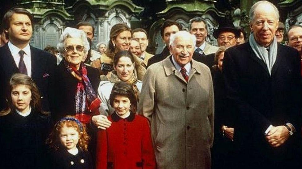 அரசியல் முதல் பயங்கரவாதம் வரை : உலகையே கட்டுப்படுத்தும் 13 குடும்பங்கள் - யார் இவர்கள்?