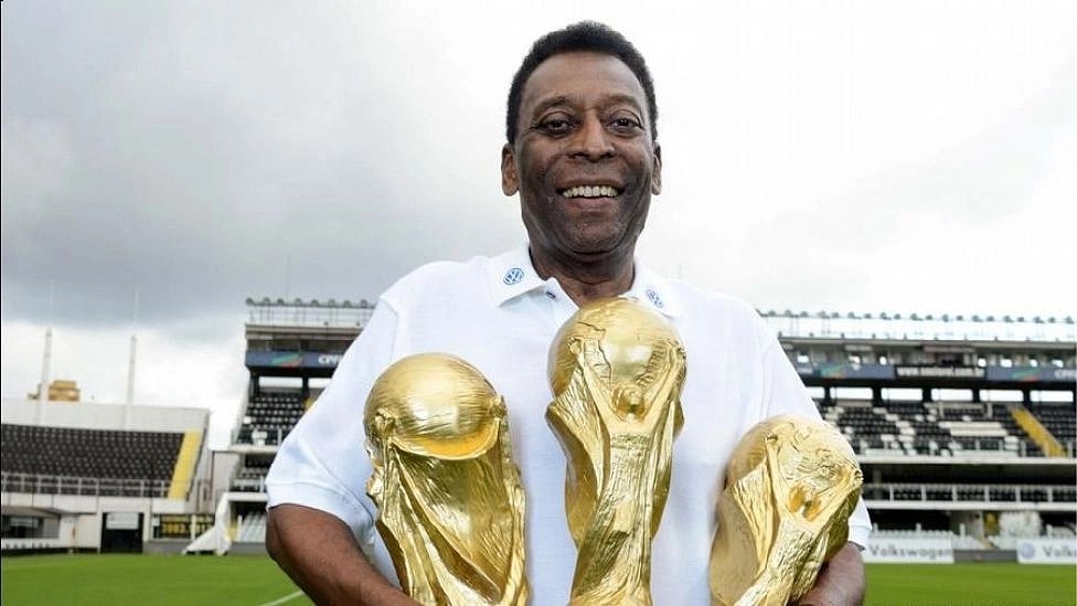 Pele: காலத்தை வென்ற கால்பந்து ஜாம்பவான் பீலே ! 10 Amazing Facts | Visual Story
