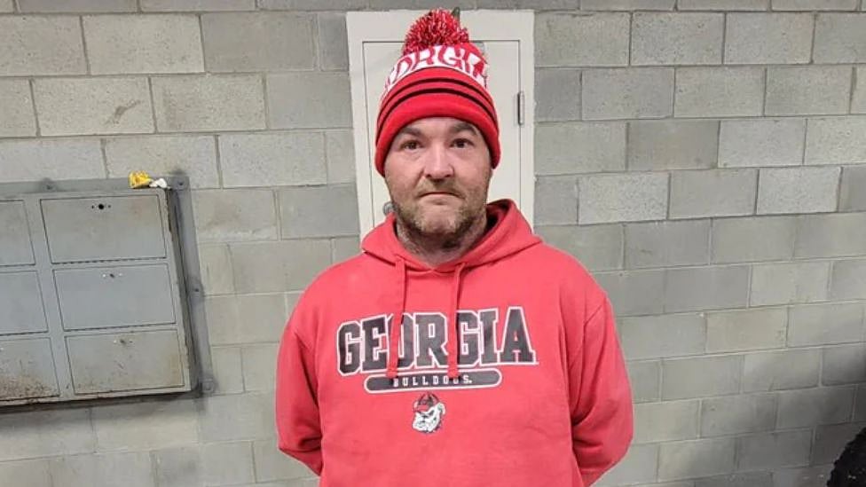 ஒரே ஒரு ஃபேஸ்புக் போஸ்ட்; போலீஸில் சிக்கிய கொலை குற்றவாளி - எப்படி?