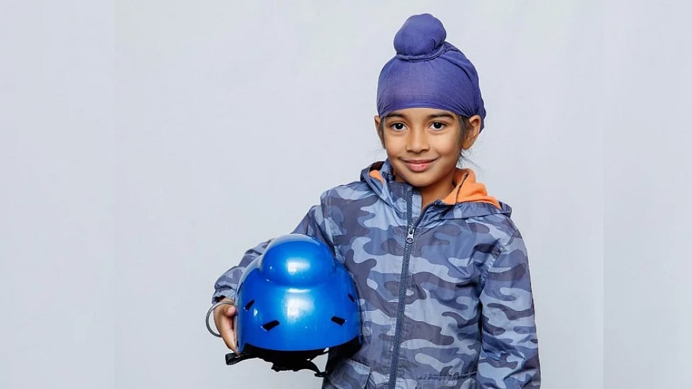 சீக்கியர்காளுக்கான ஹெல்மெட் : இணையவாசிகள் மனதை வென்ற பெண்ணின் தயாரிப்பு