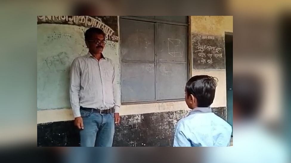 Maharashtra: ஒரே ஒரு மாணவன், ஒரே ஒரு டீச்சர்  - ஒரு பள்ளியின் இறுதி அத்தியாயம்?