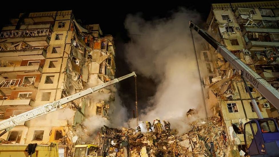 உக்ரைன் நகரத்தில் மீண்டும் தாக்குதல் நடத்திய ரஷ்யா - 14 பேர் பலி, 60 பேர் படுகாயம்