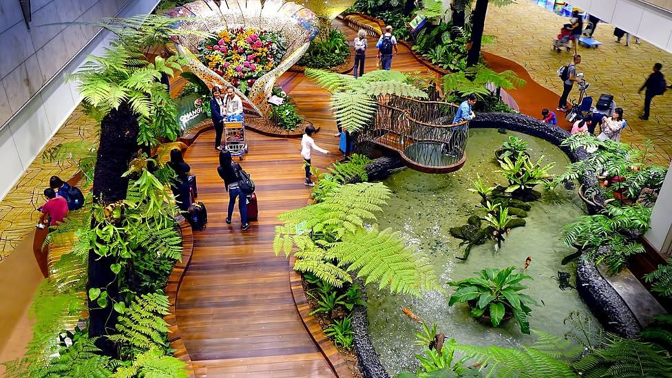 Travel: துபாய் முதல் டென்வர் வரை - உலகின் மிக அழகான விமான நிலையங்கள்