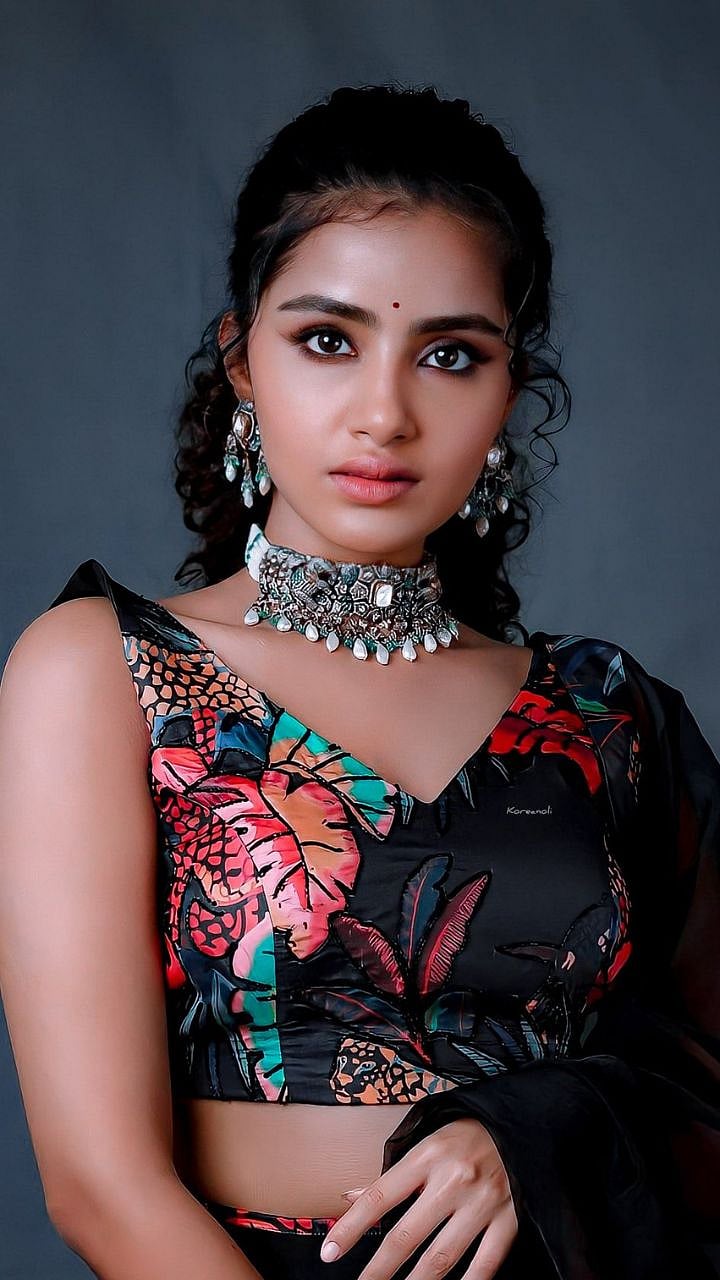 ”கரு கரு விழிகளால்” அனுபமாவின் அசத்தல் க்ளிக்ஸ்