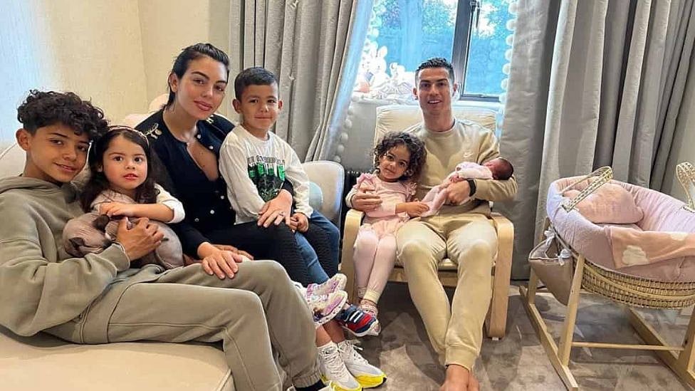 ரொனால்டோ: Personal Chef-ஐ தேடும் கால்பந்து வீரர் - மாதம் ரூ.4.5 சம்பளம், நிபந்தனைகள் என்ன?