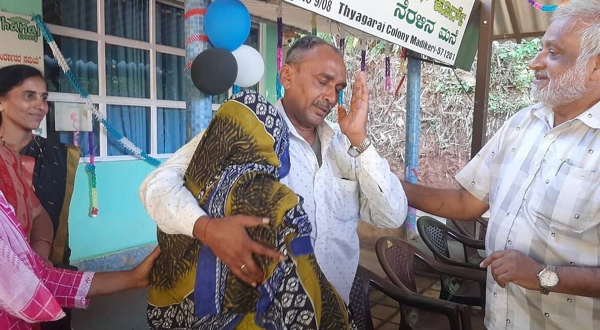 காணாமல் போன மனைவியுடன் ஒன்பது ஆண்டுக்கு பிறகு இணைந்த கணவன் - ஒரு நெகிழ்ச்சிக் கதை