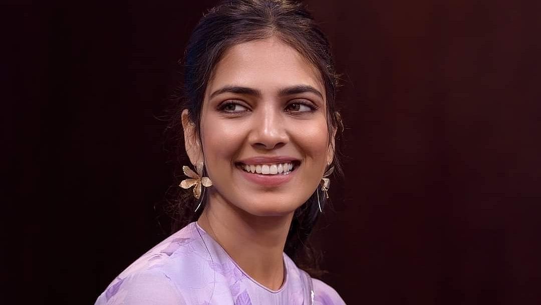 Malavika Mohanan : ”சிரிக்காதே சிரிக்காதே” - மாளவிகா மோகனனின் அழகிய புகைப்படங்கள்